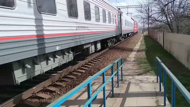 Приветливый ВЛ10-1774 с поездом "Таврия" 075H "Омск - Симферополь" проследует ПЛ.1457 КМ. смотреть онлайн