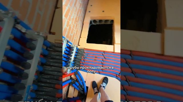 Ввод труб и подключение коллектора отопления в загородном доме