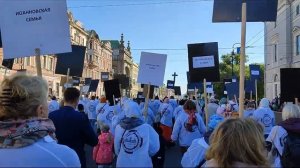 Колонна Иоанновской общины в общегородском Александро-Невском крестном ходе. 2022 г.