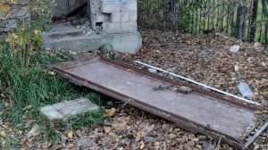 У ЗАБРОШКИ БЫЛА ВЫБИТА ДВЕРЬ....