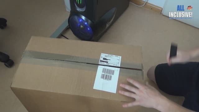 Распаковка посылки с компьютерным железом для дальнейшей сборки GAMING PC