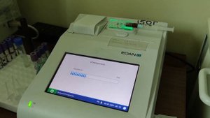 Установка расходных материалов. Анализатор Edan i15