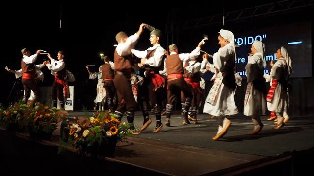 КОЛО плес са марамицама. ФА "ЂИДО" Богатић. Српски фолклор и музика Срем Фолк Фест Сремска Митровица