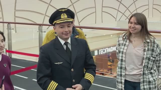 Дамир Юсупов, Герой России. Встреча с пассажирами смотреть онлайн