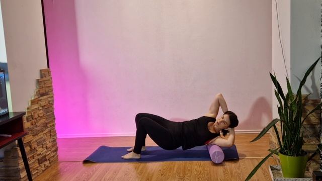 Простые упражнения для спины с роллом для Пилатеса от Соколовой Ольги.