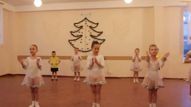 Первый раз на сцене наши малыши