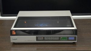 SONY PS-FL77 ¥49,800(1983年発売) тангенциальный проигрыватель с биотрейсером.