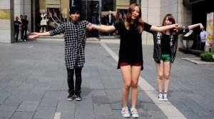 151115 T-ARA FLASHMOB IN MALAYSIA - Little apple & Roly Poly