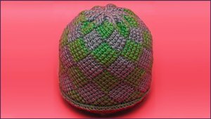 Шапка узором энтерлак тунисским крючком.