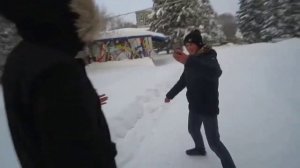 Макс разбил айфон школьнику. Эдит