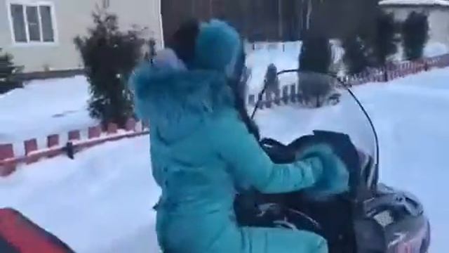 Телеведущая Нелли Ермолаева в Терехуни смотреть онлайн