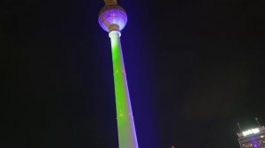 Samstag Abend am Alexanderplatz #kultur #berlin #spaß #livestyle #walking #alex #lightshow #festival