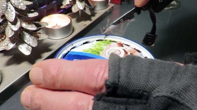 RUIKE Trekker LD51-B : Using the awl as a can opener ? смотреть онлайн