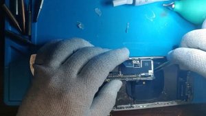 Iphone Xs разбили заднюю крышку, меняю.