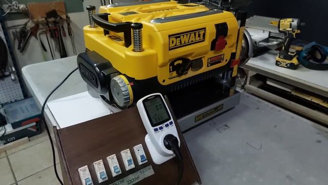 DEWALT THICKNESS PLANER DW735 PLANER DUDUK-Takjub dengan Hasilnya