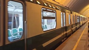 Зелёная "НеВа" 56044-56043 отправляется со станции "Обухово"