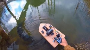 делаем скоростной прикормочный кораблик часть 2 тест на озере корпуса