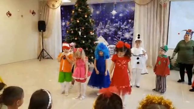 Новогодний утренник у Саши