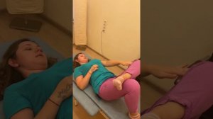 При болях в пояснице, крестце, в ногах. Птоз. Ущемление седалищного нерва.