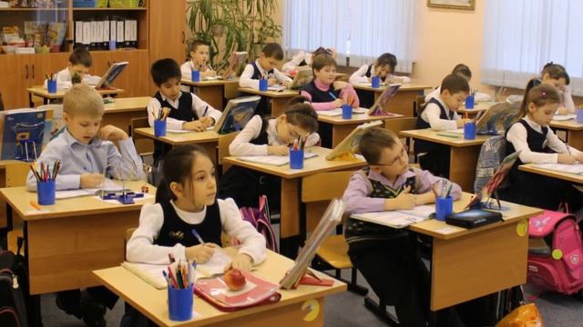 Выпускной 4 "М" КЛАСС."ПРИШЛИ СЮДА МЫ МАЛЫШАМИ" смотреть онлайн