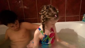 Gelli Baff: купаемся и играем. Kids playing with Gelli Baff.