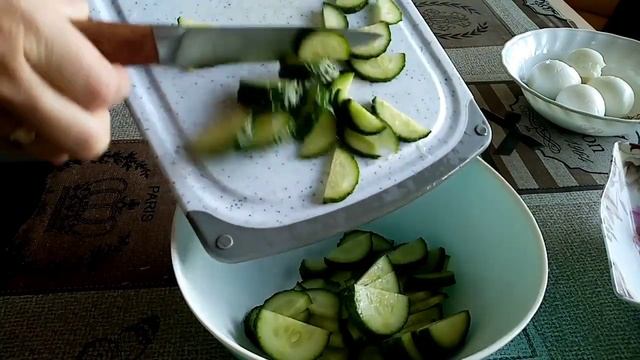 Жареные шампиньоны со свежими огурцами  Салат