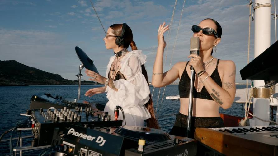 Giolì & Assia - #DiesisLive @Boat trip in Favignana, Sicily