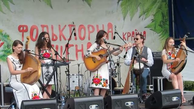 Cherry Band - В Глибокій Долині (Christmas Carol на "Країна Мрій'14") #FolkRockVideo смотреть онлайн