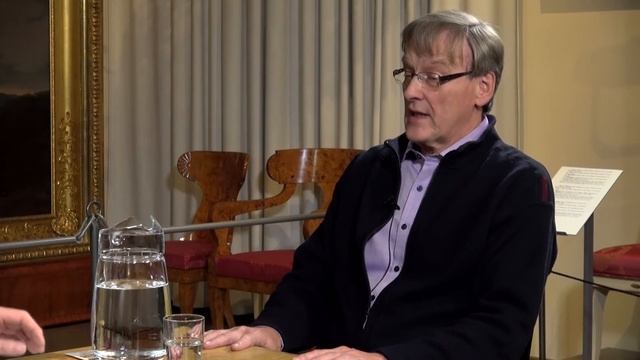 Harri Lindellin haastattelussa oikeustieteen professori Erkki Havansi.