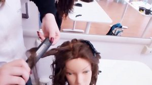 Объемные Локоны Утюжком ПРОФЕССИОНАЛЬНАЯ ТЕХНИКА НАКРУТКИ  #hairtutorial #локоны #кудрявыйметод