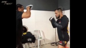 ЗА КАДРОМ ПЕРВОГО ТУРНИРА UFC БЕЗ ЗРИТЕЛЕЙ / КЕВИН ЛИ - ЧАРЛЬЗ ОЛИВЕЙРА