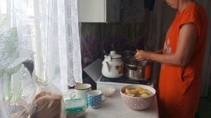 Будни нашей семьи.Пеку блинчики.Обзор покупок.Сколько заработала на Дзене.Готовлю обед.