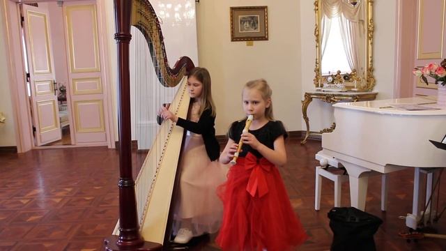 Головий Мелания, Арфа. Головий Иоанна, Блокфлейта. В.А.Моцарт "Майская песня" смотреть онлайн