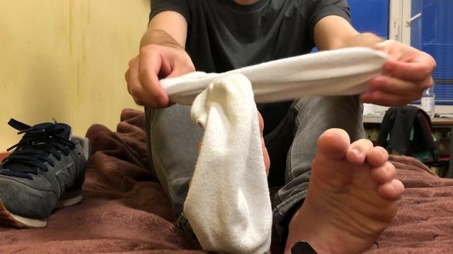 Twink boy feet after 12 hours of wearing socks смотреть онлайн
