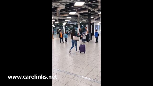 Arrival of Ukrainian refugees in England,  Прибытие украинских беженцев в Англию, аэропорт Лутон