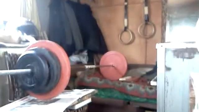 Подъем штанги118кг. со стульев в стиле Зерчера смотреть онлайн