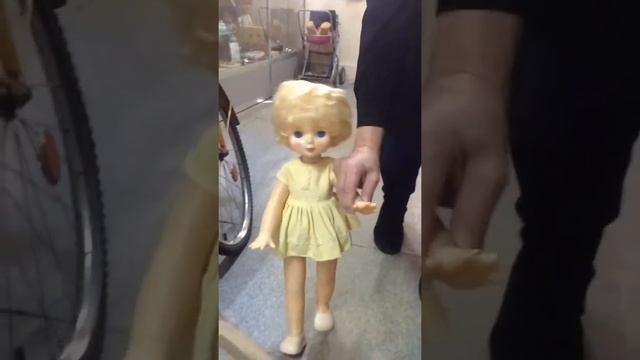 Шагающая кукла Катя из Музей Плюшкина в Твери смотреть онлайн