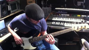 Bass Guitar Lessons - Seven Nation Army