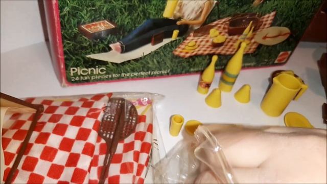 Vintage Barbie 1982 Picnic Play Pak Unboxing ~ Toy-Addict смотреть онлайн