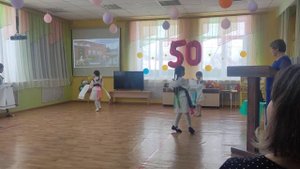 Танец "Встреча гостей с рушниками и караваем"