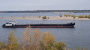 Грузовой теплоход ВОЛГО-ДОН 189 на Волге в Волгограде