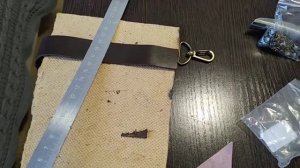 Ручка для сумочки из трикотажной пряжи своими руками.Установка карабина на ручку из кожи.