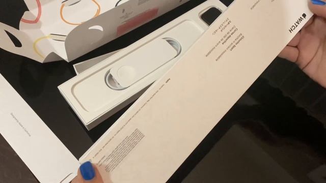 Apple Watch SE2 40mm Starlight Aluminum Case With Rubber Starlight Sport Band Unboxing