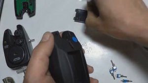 небольшая модернизация электронного сигнализатор, ставим тумблер включения