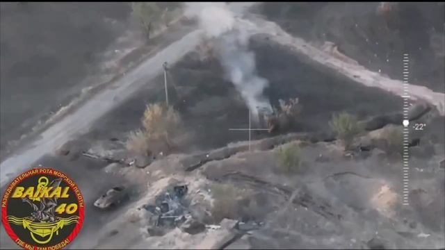 Точный прилет FPV-дрона в голову мехвода украинской КШМ М577 возле села Золотая Нива смотреть онлайн