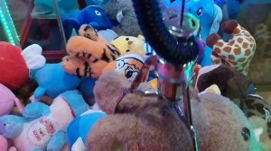 ПОИГРАЛИ В ИГРОВЫЕ АВТОМАТЫ ХВАТАЙКА, 100% !!!😊Какой классный цветной жираф в автомате!!! 🙀🥺