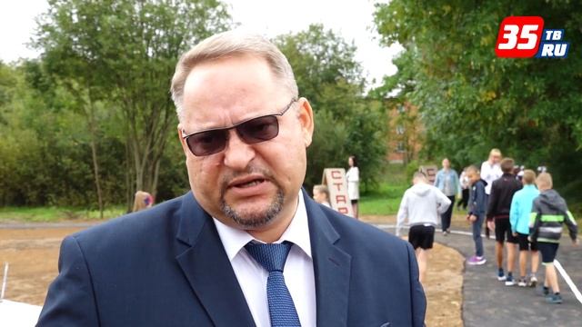 Заместитель Губернатора Олег Васильев открыл новую спортплощадку около Ермаковской школы