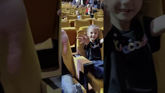 КЛАССНЫЕ на спектакле Детского радио #детскоерадио #группаклассные #агенствохрум #дети