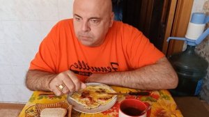 Мукбанг. Яичница с колбасой и чай. А Вы любите пить кипяток?