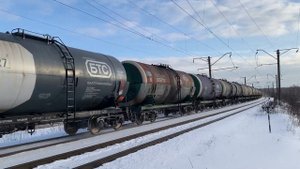 Тепловоз 2ТЭ116-1710 с наливным поездом